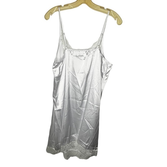 Ekouver White Negligee - Picture 4 of 6